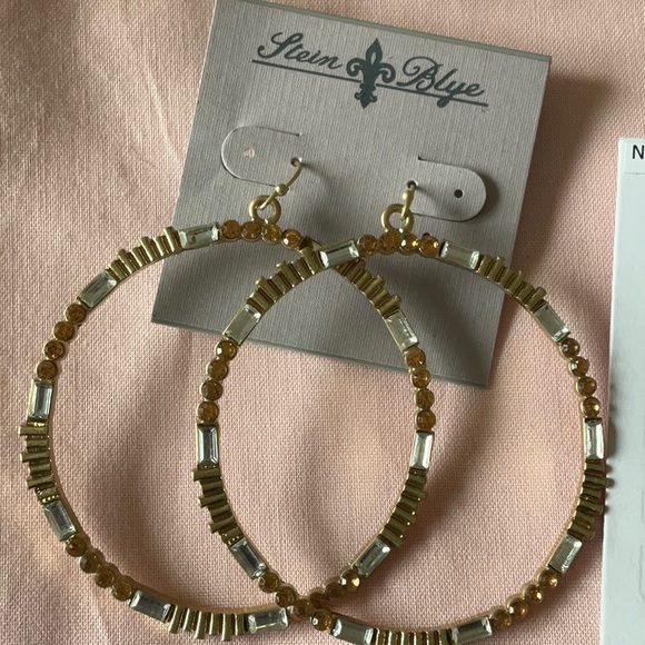 Silverfox Costume Jewelry Earrings,    6 Pair of Assorted Earrings 🔥🔥❤️❤️💙💙 - Picture 4 of 7